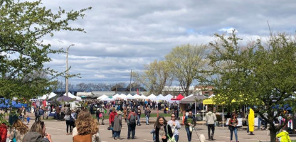 Celebrate the Season with Vermont Farmers Markets